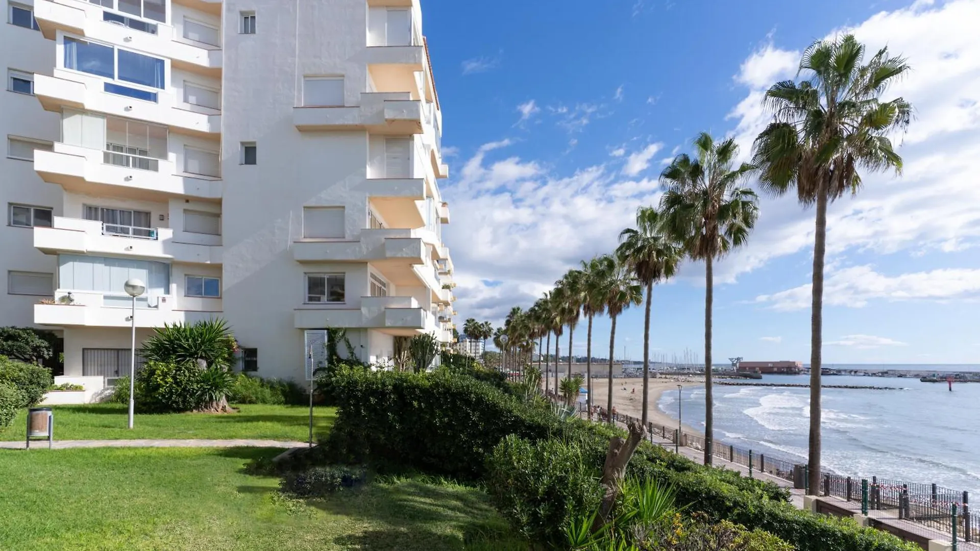 Luxury Apartment On The Beachfront Marbella Spanje